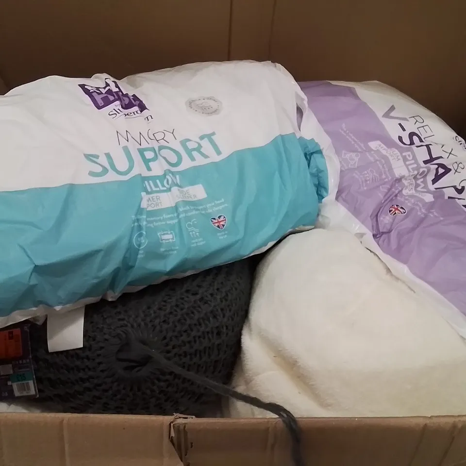 PALLET CONTAINING A VERY LARGE QUANTITY OF ASSORTED PILLOWS AND RELATED BEDDING/COMFORT PRODUCTS ECT