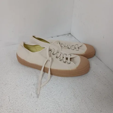 NOVESTA BEIGE CANVAS SNEAKERS, UK 9.5 (EU 44)