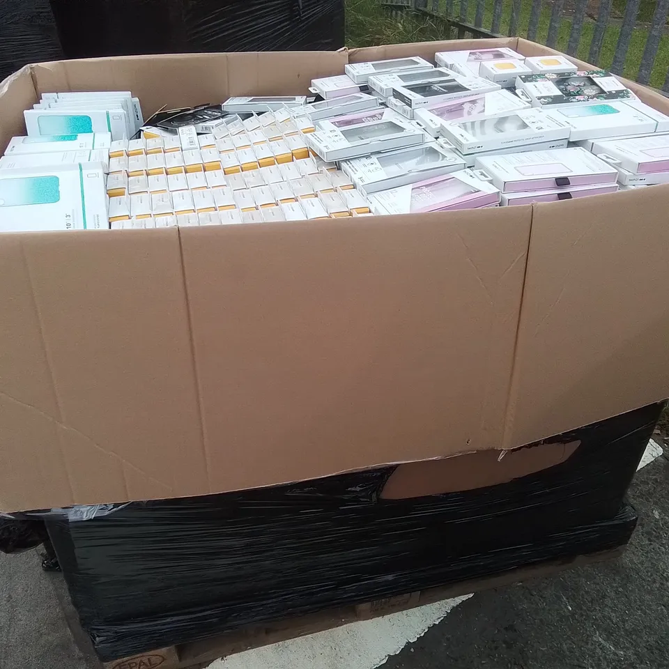 PALLET CONTAINING A LARGE QUANTITY OF ASSORTED BRAND NEW PHONE AND TABLET AND CASES 