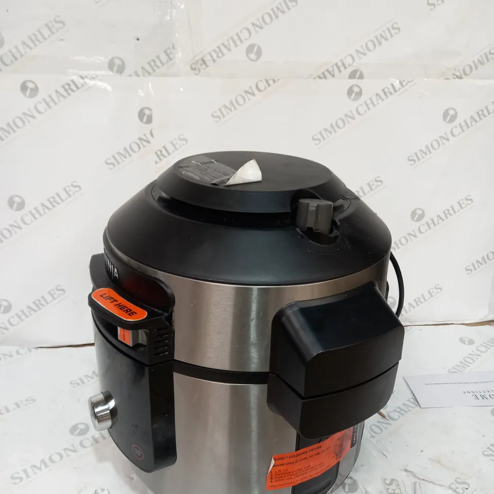 BOXED NINJA FOODI MAX SMARTLID 7.5L MULTI COOKER & AIR FRYER