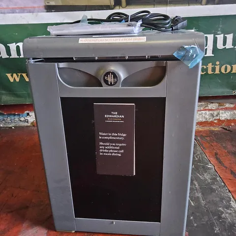 SMEG MINI BAR FRIDGE SC 401