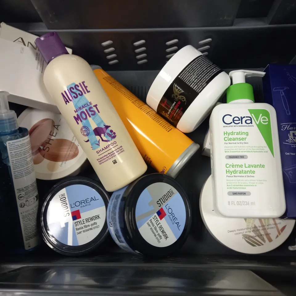 LOT TO CONTAIN 12 X ASSORTED BODY CARE & HAIRCARE PRODUCTS, INCLUDES HAIR GEL, RAZOR AND SHAMPOO