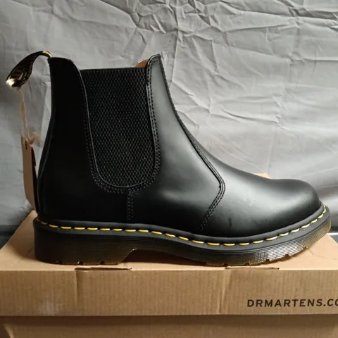 BOXED PAIR OF DR. MARTENS BLACK LEATHER CHELSEA BOOTS - UK SIZE 8