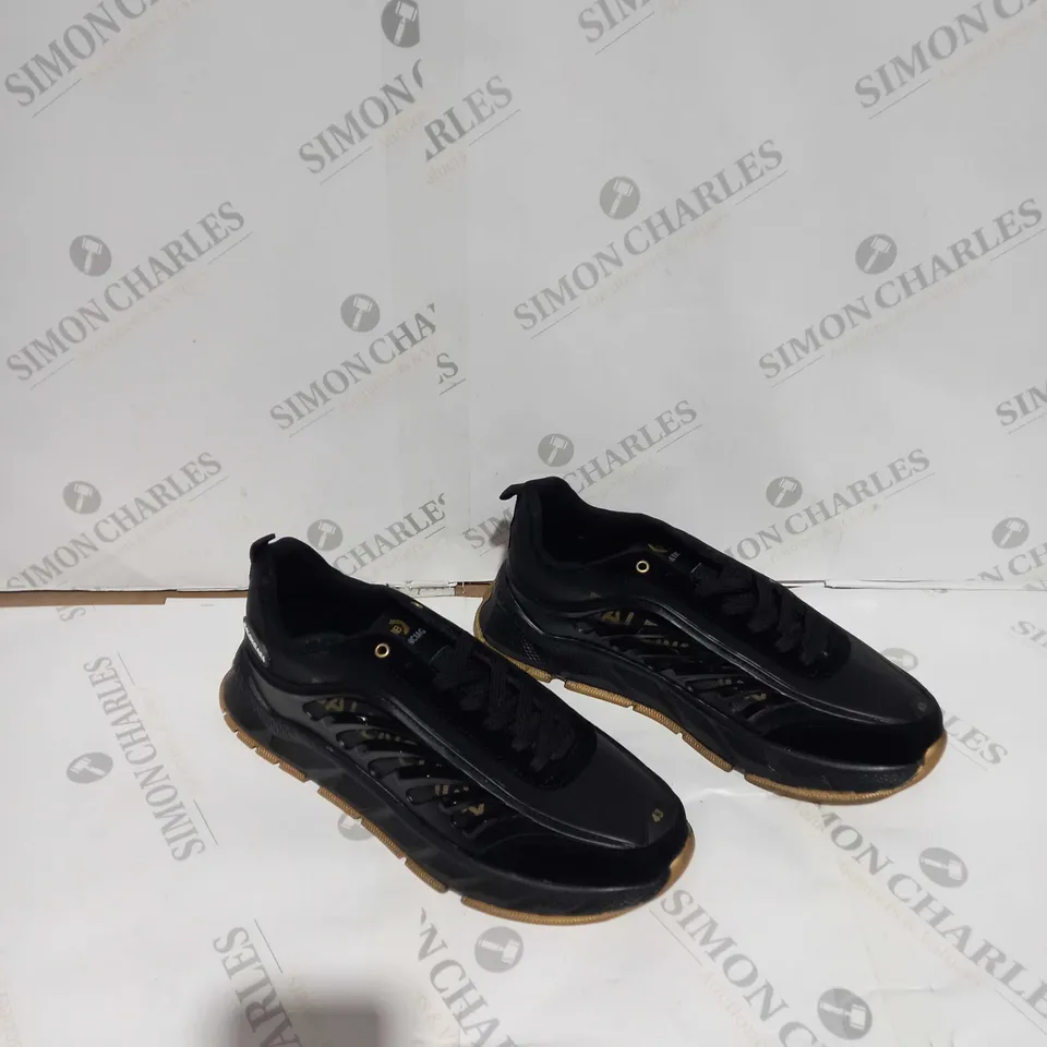 UNBOXED PAIR OF BALENCIAGA UK 4.5 