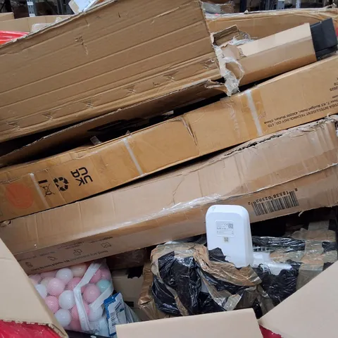 PALLET CONTAINING ASSORTED PRODUCTS INCLUDING BALL PIT, SELF-CLEANING CAT LITTER BOX, DESKS & GAME TENT