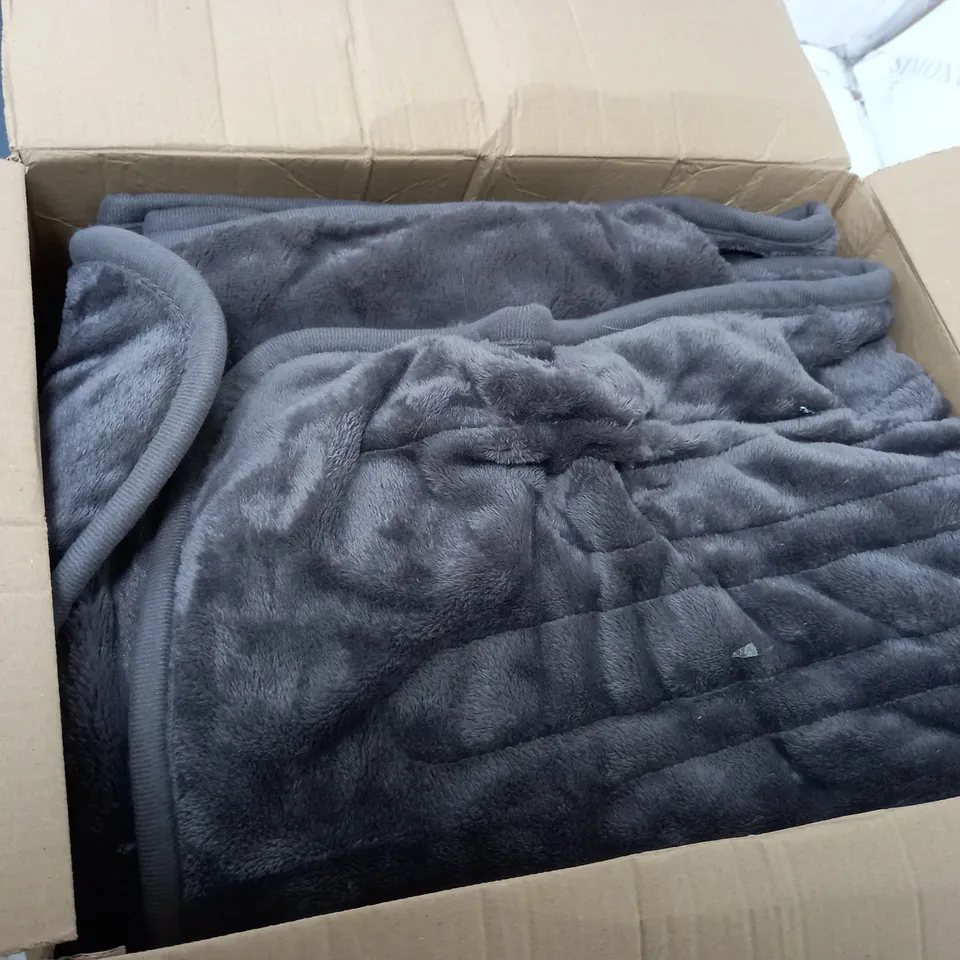 COZEE HOME VELVETSOFT HEATED THROW IN CHARCOAL 