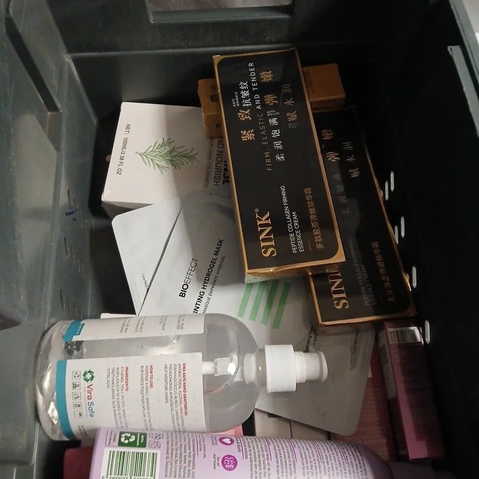 APPROXIMATEY 20 ASSORTED HEALTH AND BEAUTY PRODUCTS TO INCLUDE - NIVEA SENSITIVE MEN BODY WASH - YASS CLEAN HAND WASH AND TRESEMME WOW HYDRATE INTENSIVE TREATMENT