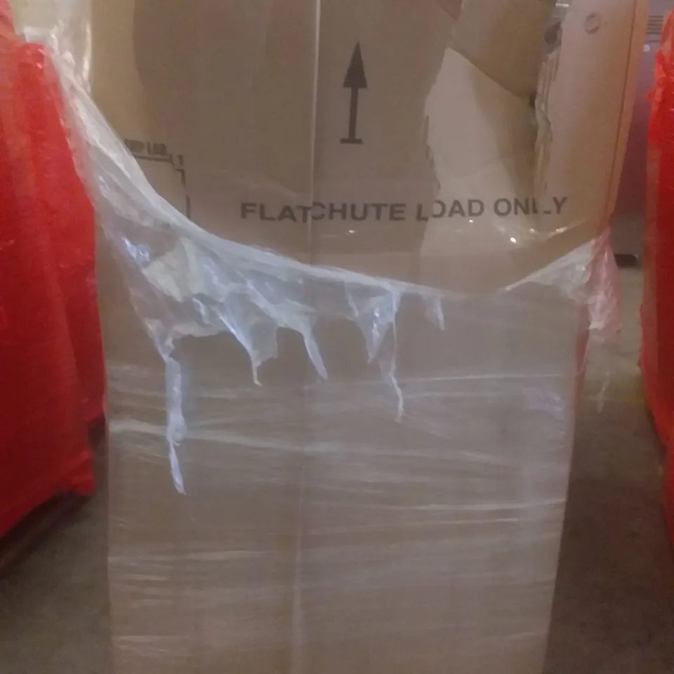 PALLET OF ASSORTED ITEMS INCLUDING PICTURE FRAME, TOILET SEAT, INDOOR MAT, TRAVEL SUITCASE