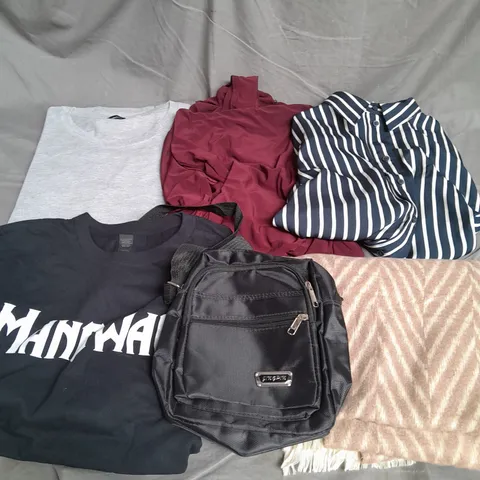APPROXIMATELY 20 ASSORTED CLOTHING ITEMS IN VARIOUS SIZES AND STYLES TO INCLUDE - TSHIRTS, DRESS, BAG ETC