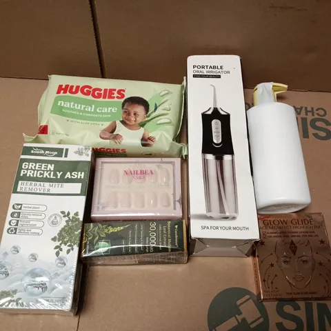 APPROXIMATELY 20 ASSORTED HEALTH & BEAUTY PRODUCTS TO INCLUDE ORAL IRRIGATOR, HUGGIES BABY WIPES, HOLLYWOOD GLOW GLIDE, ETC - COLLECTION ONLY