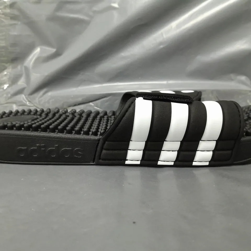 PAIR OF ADIDAS ADISSAGE SLIDERS IN BLACK/WHITE UK SIZE 9