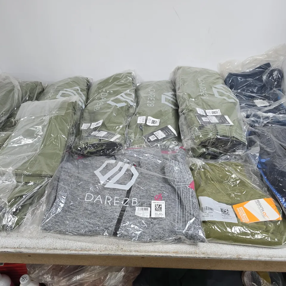 APPROXIMATELY 22 ASSORTED BRAND NEW REGATTA CLOTHING ITEMS IN VARIOUS SIZES, STYLES & COLOURS