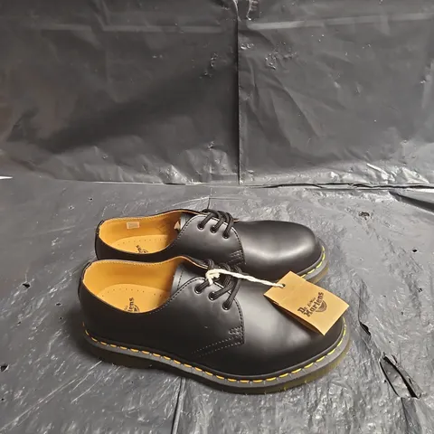 DR. MARTENS BLACK LEATHER SHOES, 3-EYELET OXFORD, YELLOW STITCHING – TAG ATTACHED UK SIZE 6