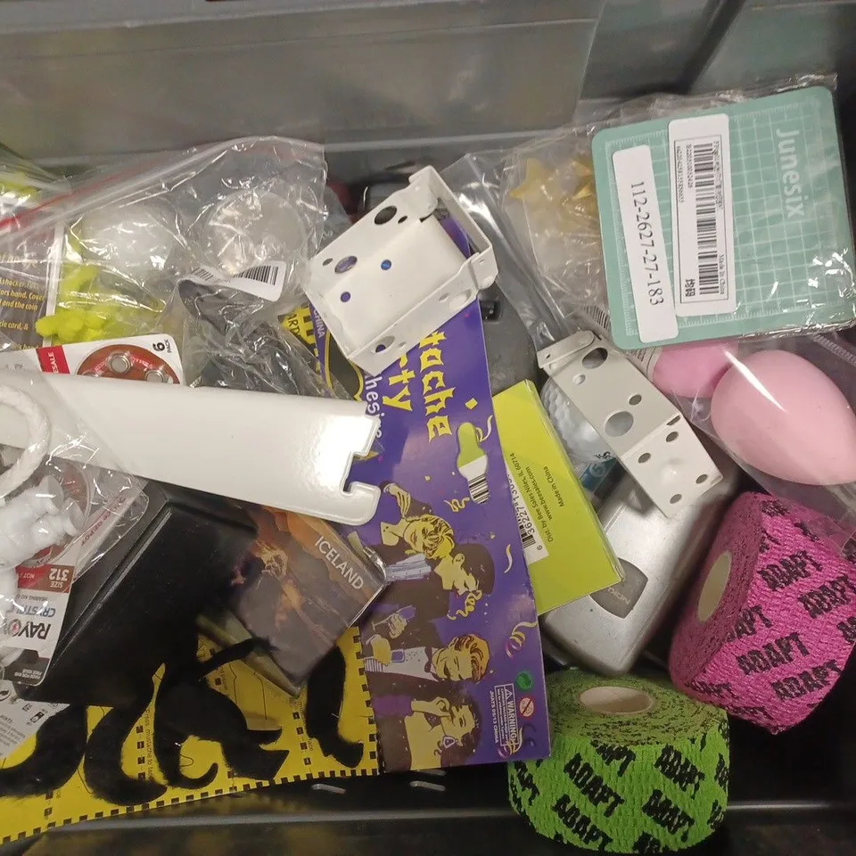 BOX OF APPROX 25 ASSORTED ITEMS TO INCLUDE RYSONS SUEDE BRUSH, ENERGIZER AAA BATTERIES, BAG OF ASSORTED GOLF BALLS, ETC. 