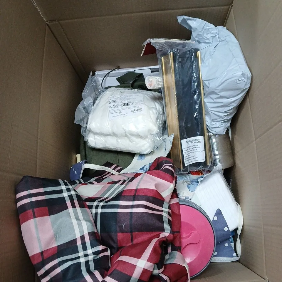 BOX OF APPROXIMATELY 15 ASSORTED HOUSEHOLD ITEMS TO INCLUDE BAUBLES, DISHWASHER SHEETS, COTTON WOOL PLEATS, ADVENTURE BELT ETC
