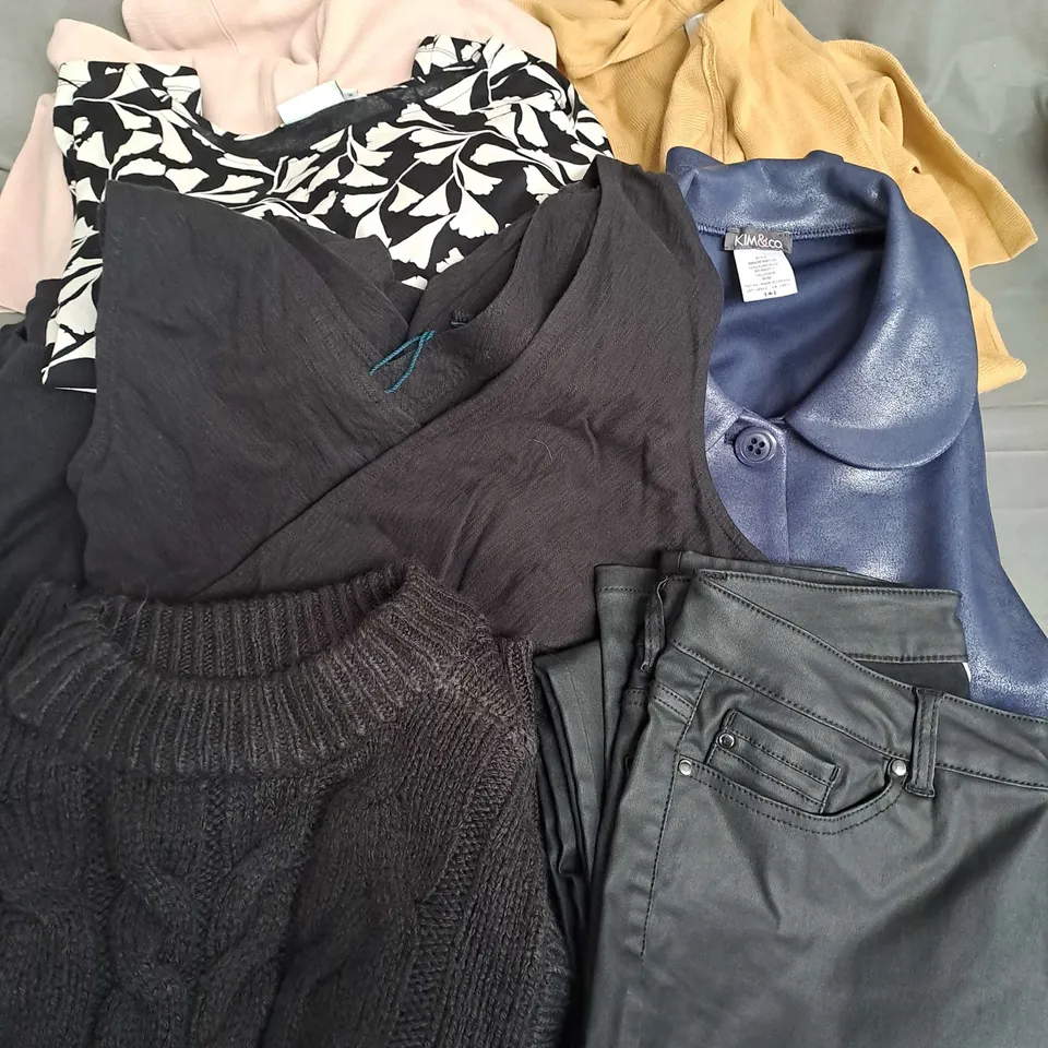 BOX OF APPROX 20 ASSORTED CLOTHING ITEMS TO INCLUDE - JUMPSUIT, JUMPERS, CARDIGANS ETC