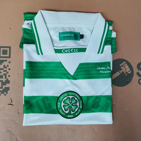 CELTIC FOOTBALL CLUB JERSEY IN GREEN/WHITE SIZE LARGE