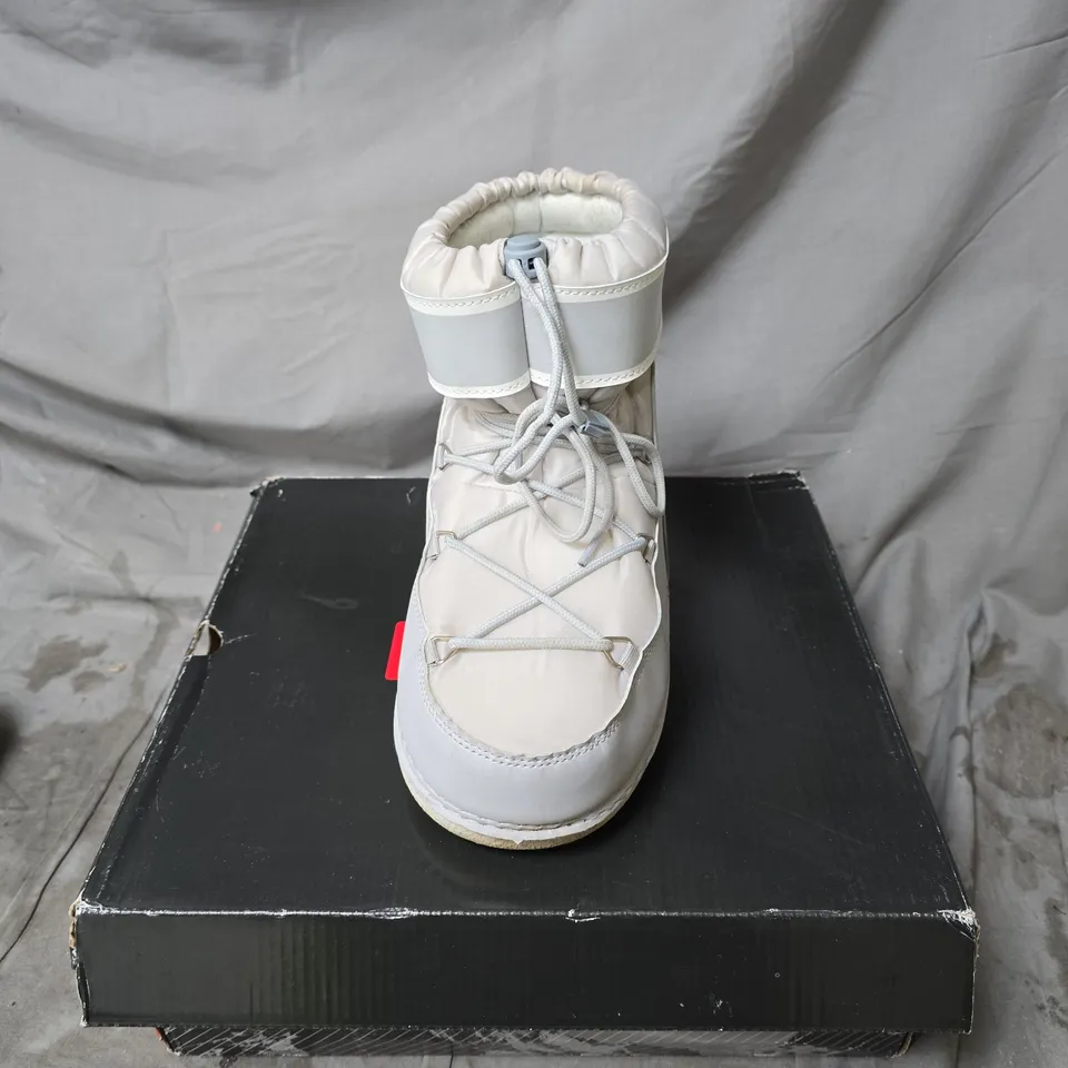 NEVICA SNOW BOOTS – WHITE/LIGHT GREY, VELCRO TOP STRAP, LACE-UP FRONT UK 5 - 6