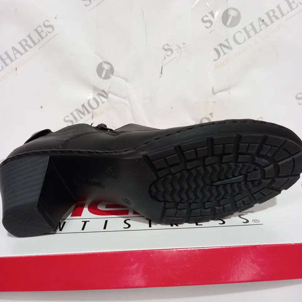BOXED PAIR OF RIEKER ANTISTRESS BOOTS IN BLACK SIZE 6.5
