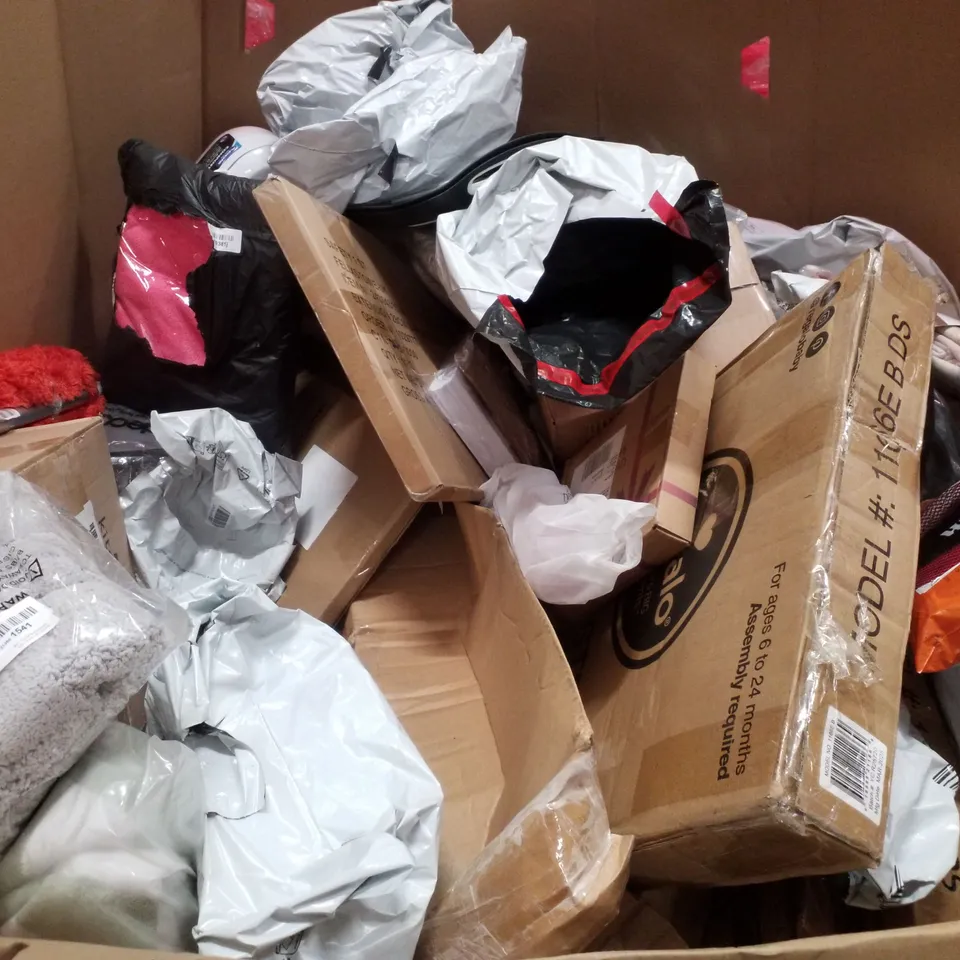 PALLET CONTAINING ASSORTED PRODUCTS INCLUDING SAFTEY GATE, AIR MATTRESS, FULLY LINED EYELET CURTAINS, KEN HOM CARBON STEEL WOK & CURVER BIN 
