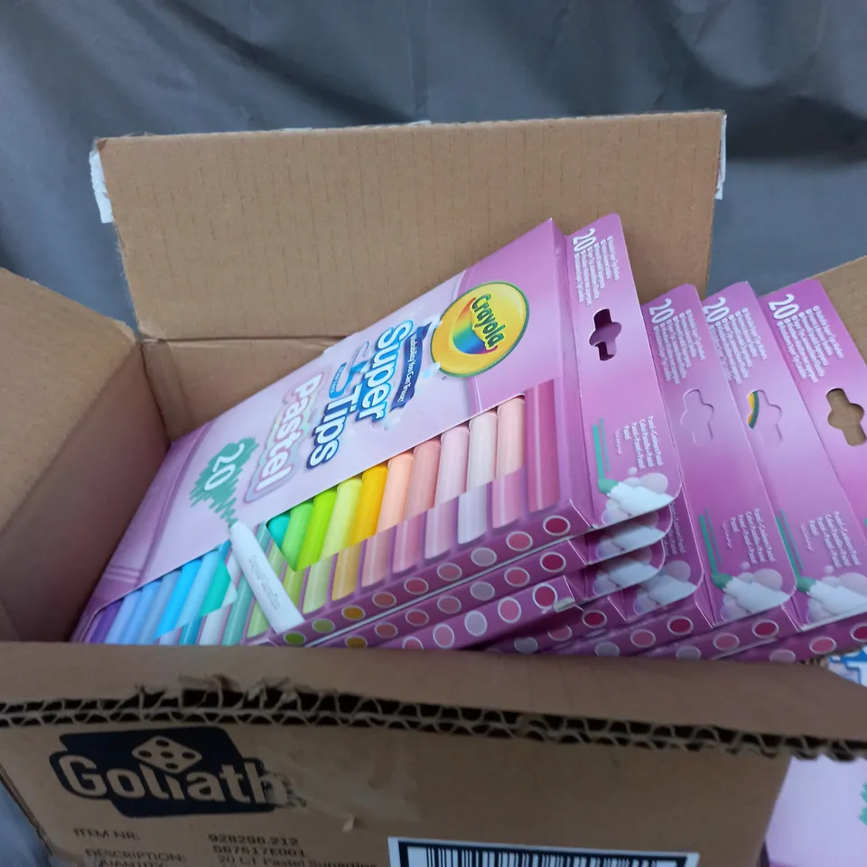 BOX OF APPROX 12 CRAYOLA SUPERTIPS PASTEL WASHABLE MARKERS