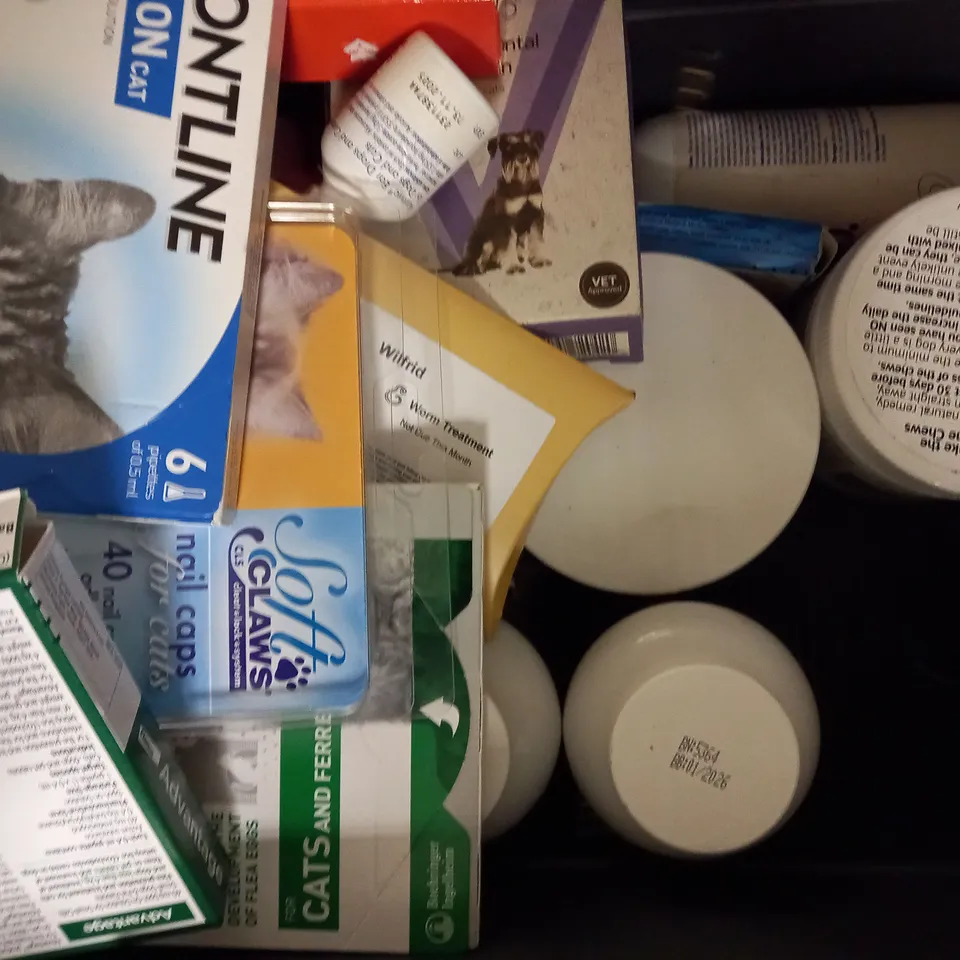 APPROXIMATELY 15 ASSORTED PET PRODUCTS