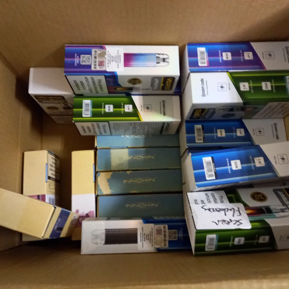 APPROXIMATELY 20 VAPES & E-CIGARETTES TO INCLUDE VOOPOO ARGUS 2, INNOKIN KLYPSE KIT, ETC
