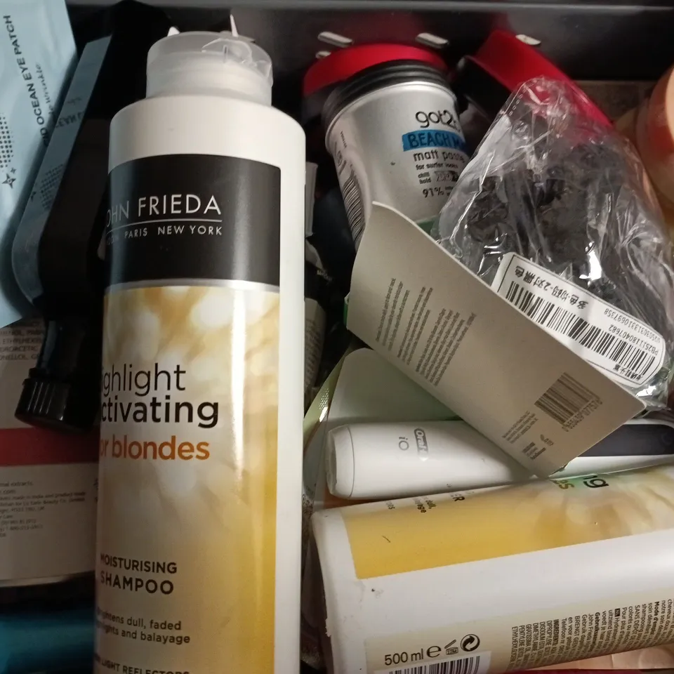 APPROXIMATELY 20 ASSORTED COSMETIC ITEMS TO INCLUDE ACURE, AVÉNE, ETC - COLLECTION ONLY