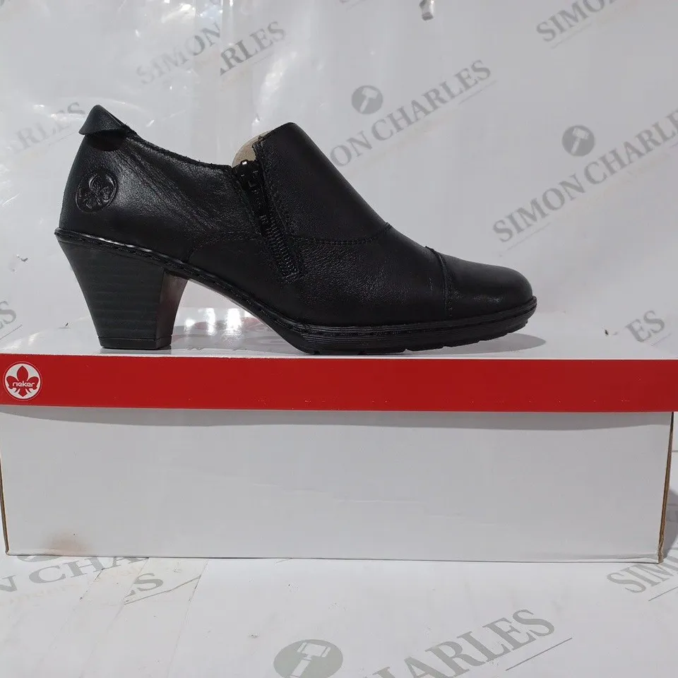 BOXED PAIR OF RIEKER ANTISTRESS BOOT BLACK SIZE 5 