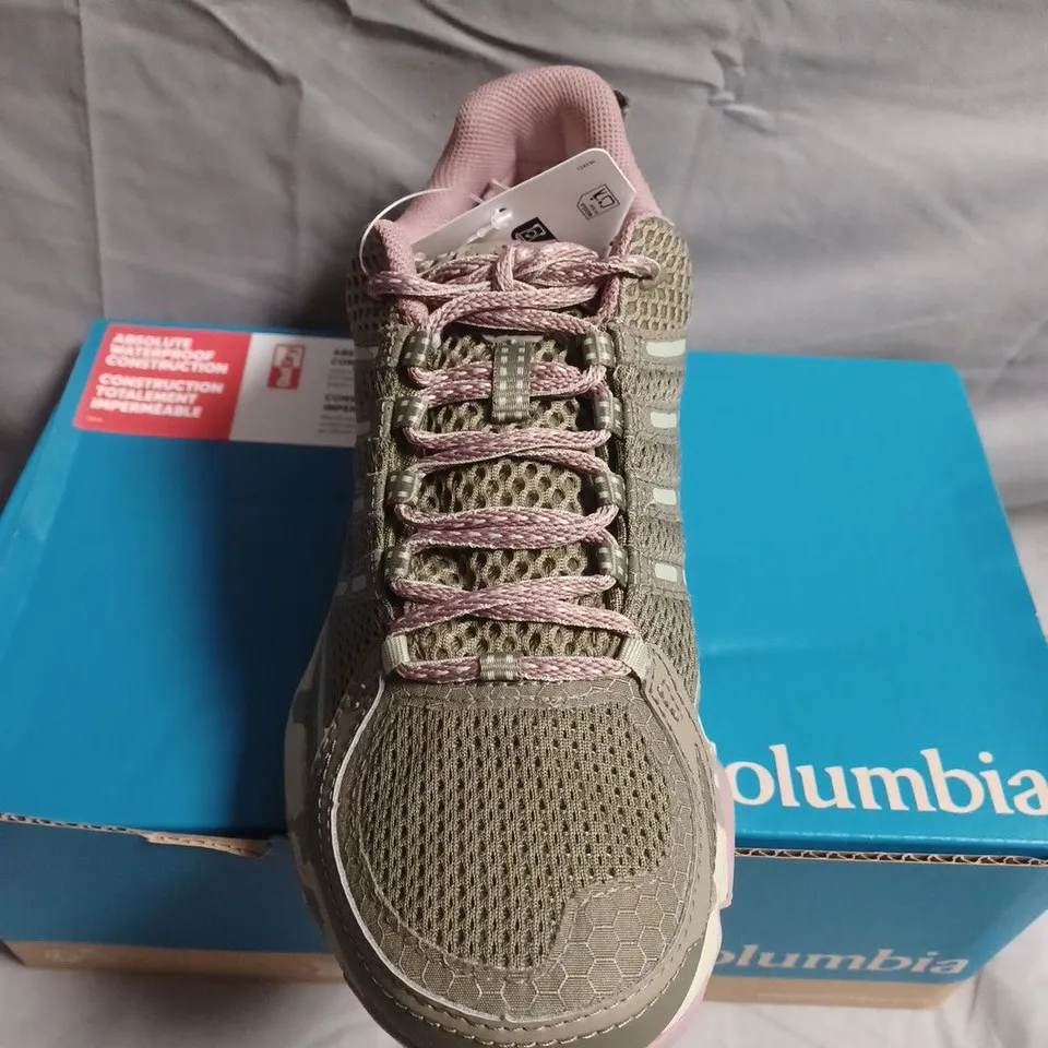 BOXED PAIR OF COLUMBIA WOMEN’S TRAIL SHOES – UK SIZE 5.5