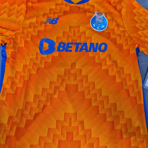 NEW BALANCE FC PORTO JESERY IN ORANGE/BLUE SIZE MEDIUM