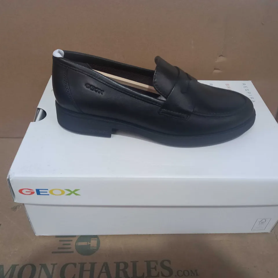 BOXED PAIR OF GEOX SLIP ON SHOES IN BLACK EU SIZE 35