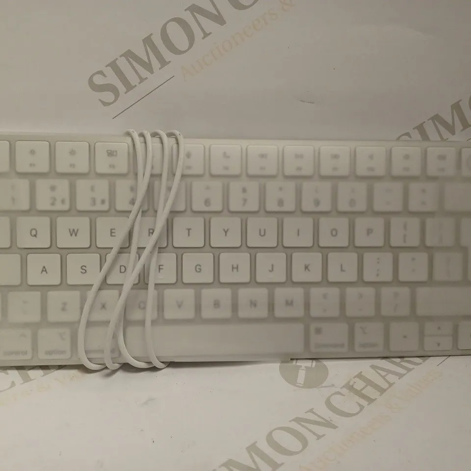 APPLE LIGHTNING CONNECTOR KEYBOARD