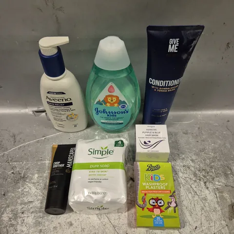 APPROXIMATELY 20 ASSORTED HEALTH & BEAUTY PRODUCTS TO INCLUDE - SIMPLE SOAP, GIVE ME CONDITIONER, AVEENO ETC 
