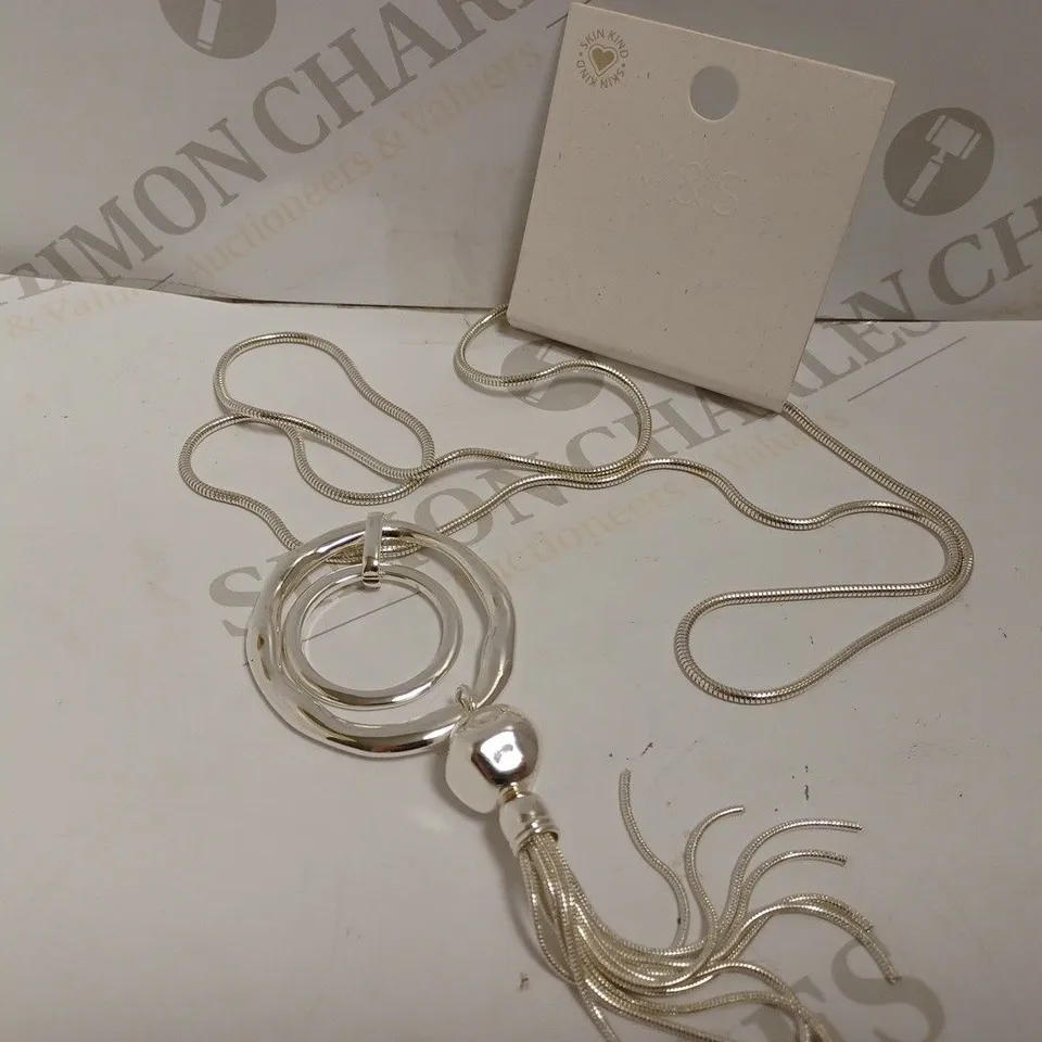 M&S SILVER EFFECT LONG NECKLACE