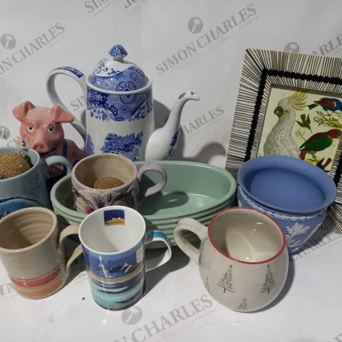 APPROXIMATELY 10 ASSORTED HOUSEHOLD ITEMS TO INCLUDE MUGS, FAUX FINE CHINA AND DECOR PIECES - COLLECTION ONLY