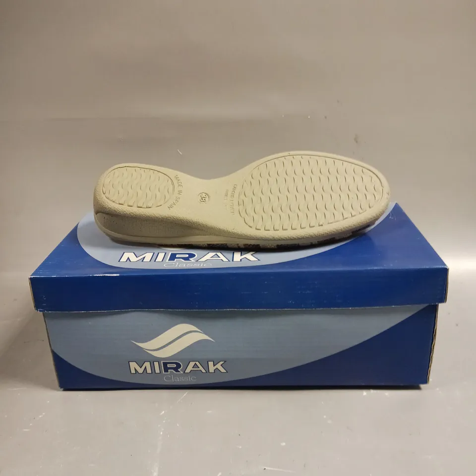 BOXED PAIR OF MIRAK LADIES BROWN STRIPED SLINGBACK SANDALS - SIZE 5