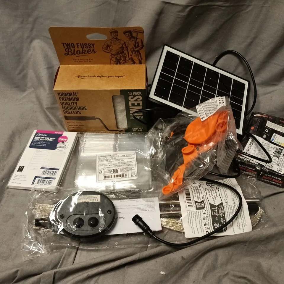 APPROXIMATELY 12 ASSORTED HOUSEHOLD ITEMS TO INCLUDE WORK LIGHT, MICROFIBRE ROLLERS, BALLOONS, ETC