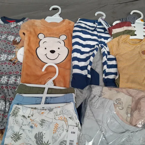 APPROXIMATELY 25 ASSORTED INFANT AND KIDS CLOTHING IN VARIOUS STYLES AND SIZES