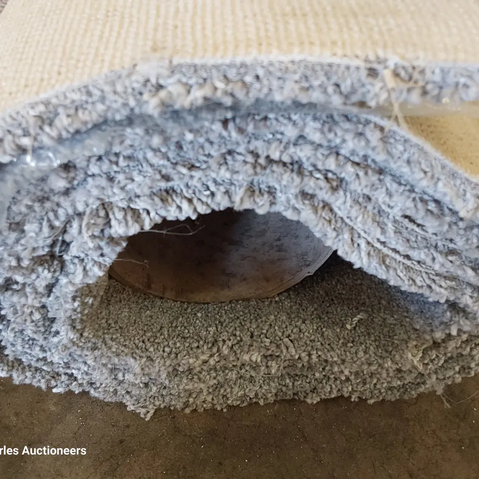 ROLL OF QUALITY HEARTLANDS HEATHERS CHROMIUM CARPET APPROXIMATELY 5M × 3M