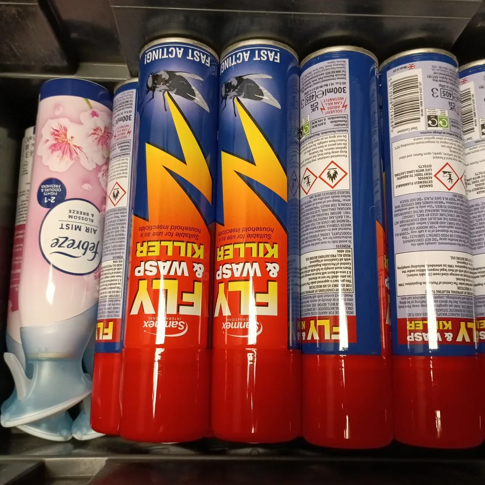 APPROXIMATELY 16 ASSORTED AEROSOLS TO INCLUDE FEBREZE AIR MIST, FLY & WASP KILLER - COLLECTION ONLY