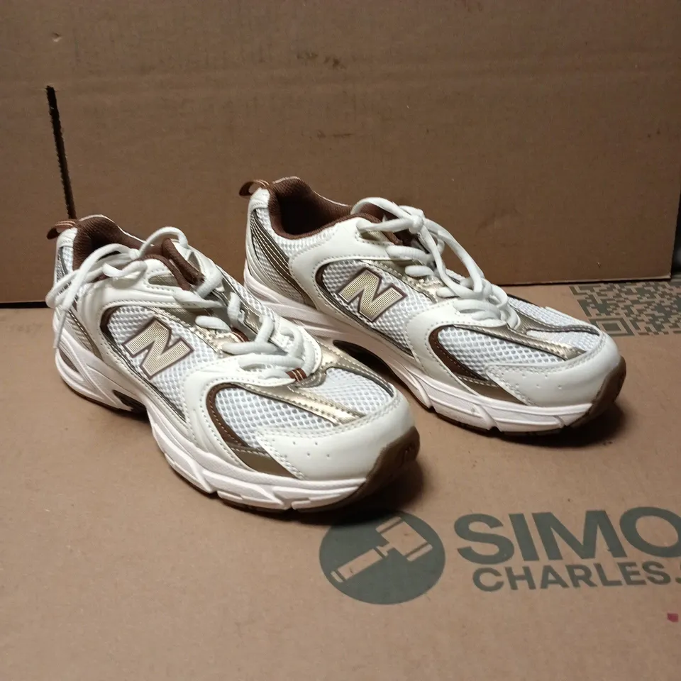 NEW BALANCE SNEAKERS – WHITE WITH BROWN TRIM (MEN'S) – UK SIZE 6
