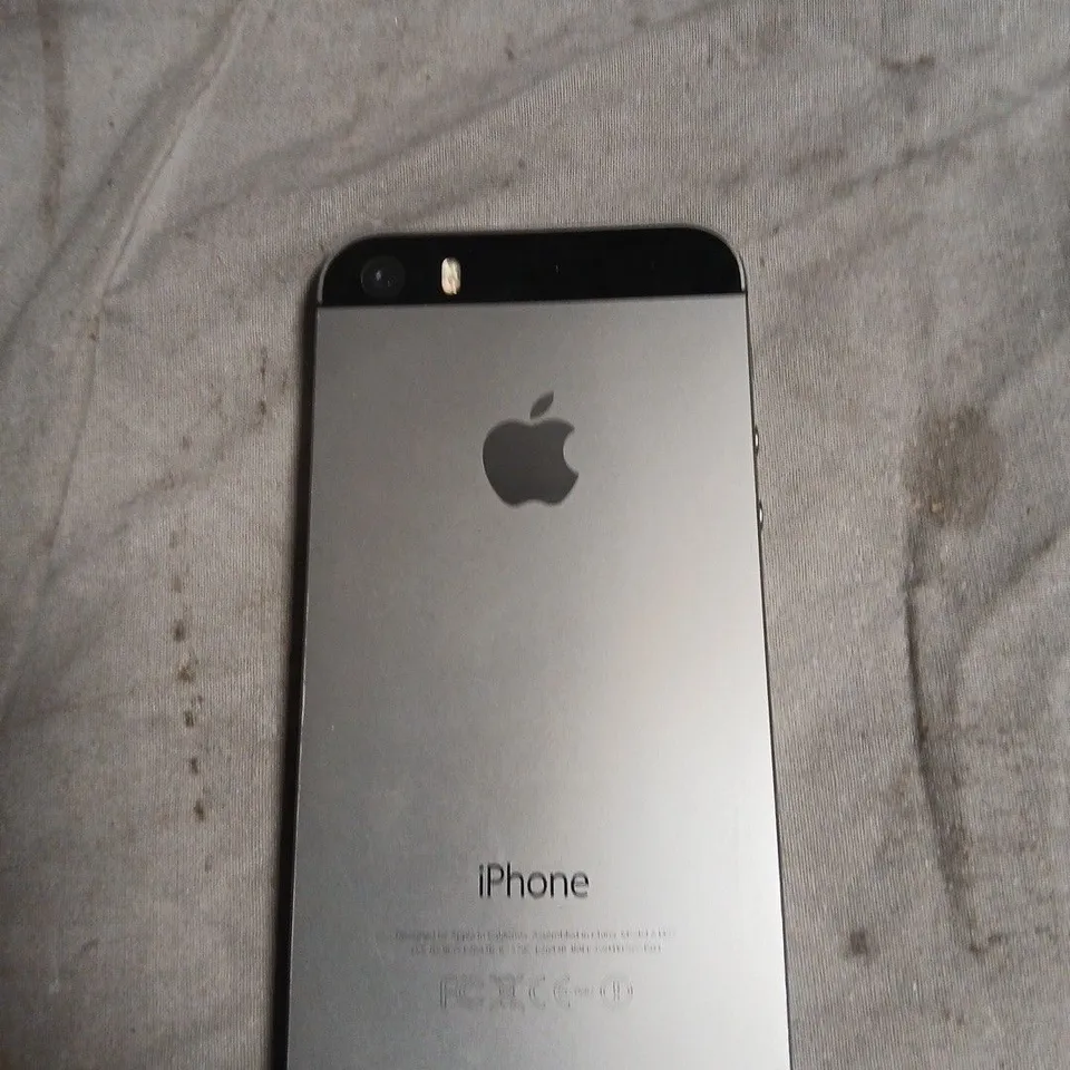 APPLE IPHONE – SILVER BACK WITH BLACK FRONT