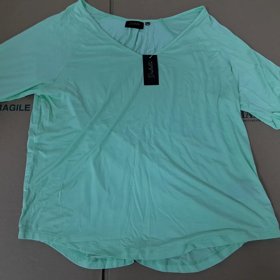 BRAND NEW DESTELLO V-NECK TOP IN MINT - UK 20