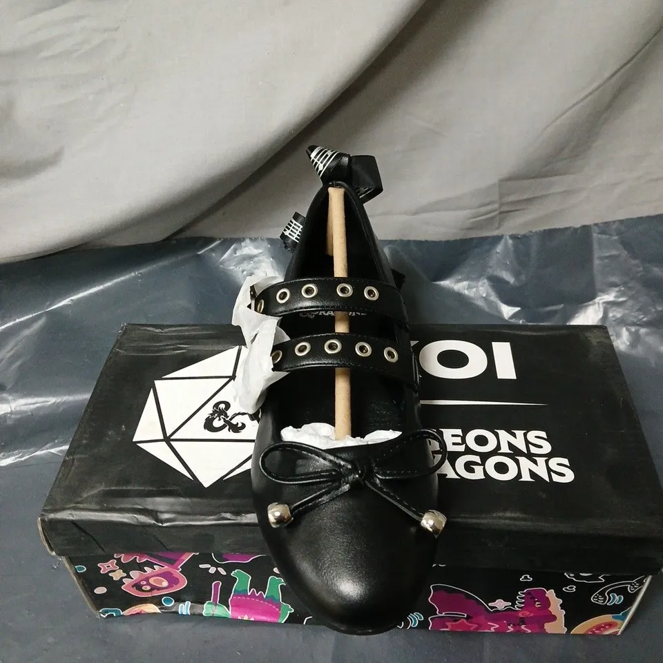 KOI DUNGEONS AND DRAGONS SONG OF REST BARD FLATS BLACK BOXED SIZE 3