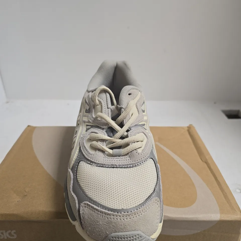 BOXED PAIR OF ASICS RUNNING SHOES – BEIGE/GREY, MEN'S UK 10