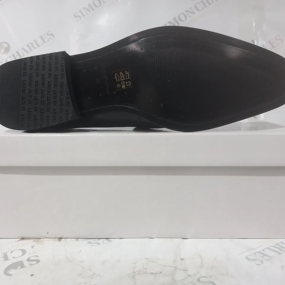BOXED PAIR OF KURT GEIGER TOMMY LEATHER LOAFERS IN BLACK EU SIZE 46