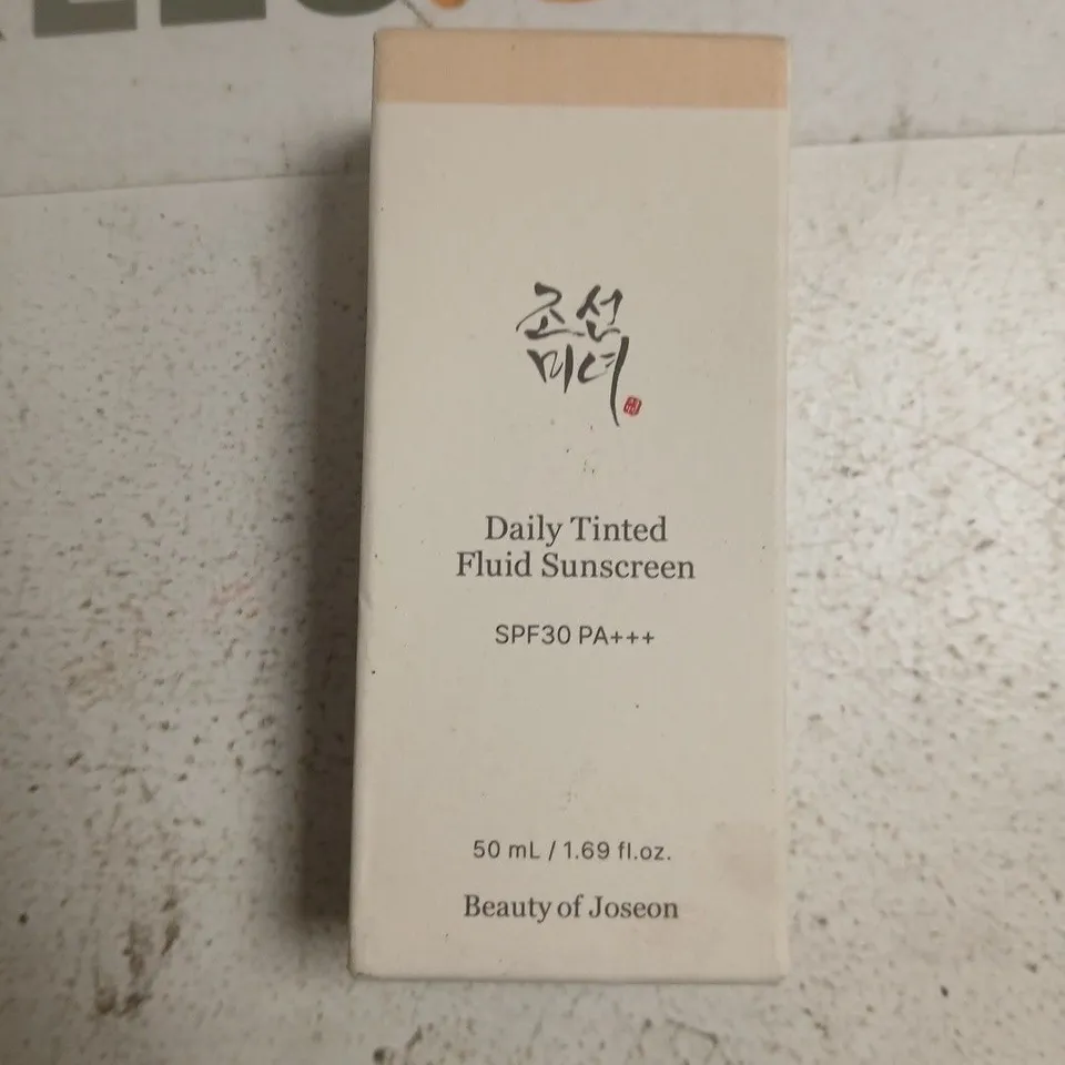 TOTE OF APPROXIMATELY 15 ASSORTED HEALTH AND BEAUTY ITEMS TO INCLUDE: BEAUTY OF JOSEON SPF30 FLUID SUNSCREEN