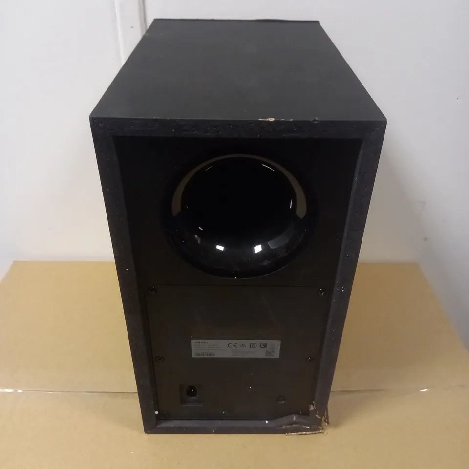 SAMSUNG SOUNDBAR WITH SUBWOOFER - COLLECTION ONLY 