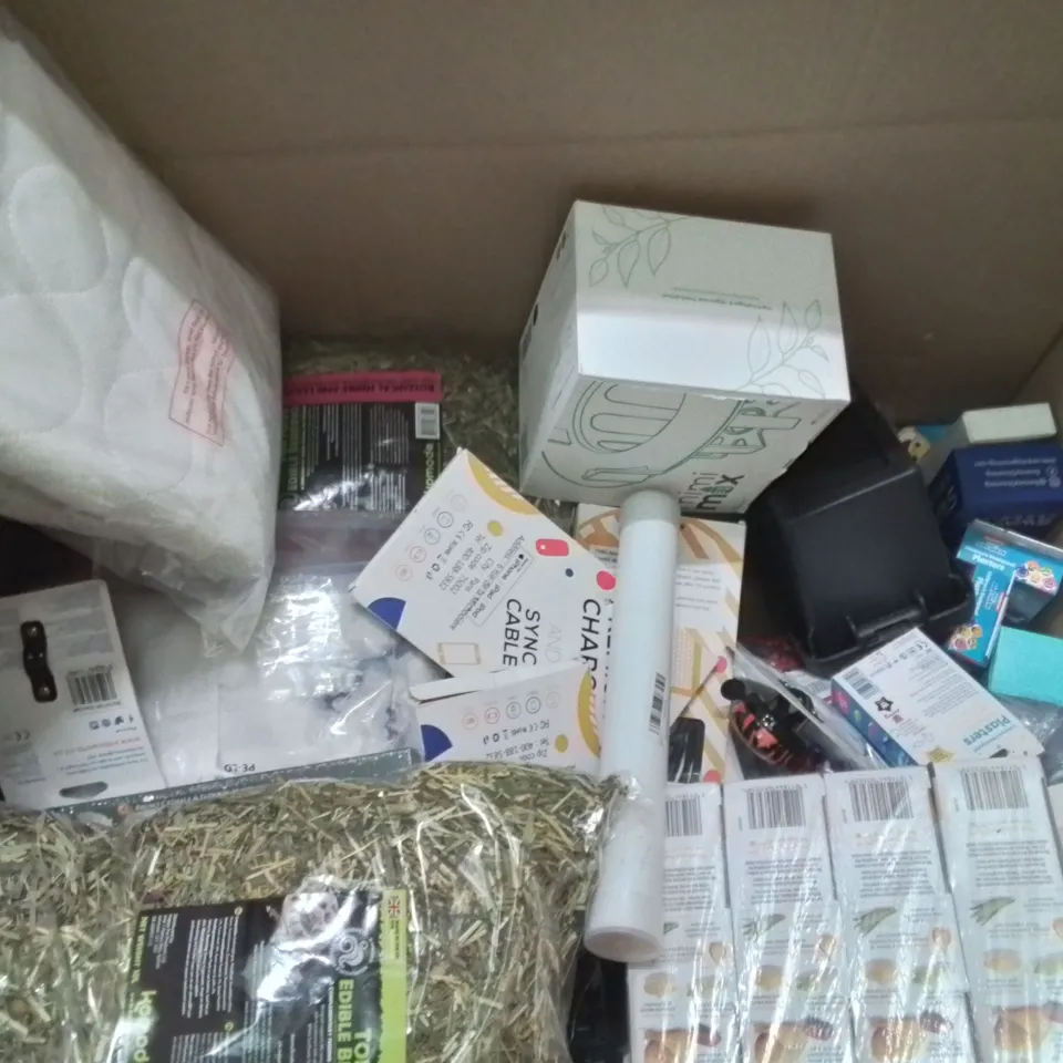 PALLET TO CONTAIN AN ASSORTMENT OF HOUSEHOLD ITEMS TO INCLUDE HATS,  PET GROOMING EQUIPMENT, BOARD GAMES AND LED LIGHTS ECT 